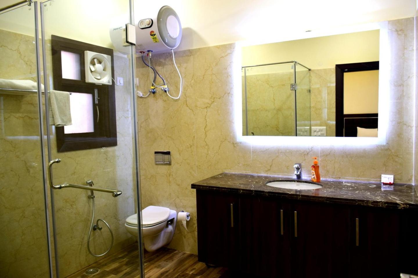 When In Gurgaon - Artemis Hospital 1 Min Walk, Fortis & Medanta 4 Mins Drive Esterno foto